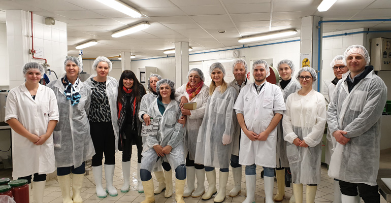 La halle technologique de la MFR Moirans : lieu d&rsquo;échange avec des élèves et formateurs Bosniaques