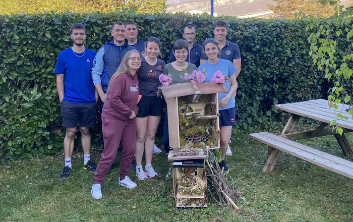 Un hôtel à insectes érigé par nos élèves d’Anabiotec : un projet engagé au service de la biodiversité